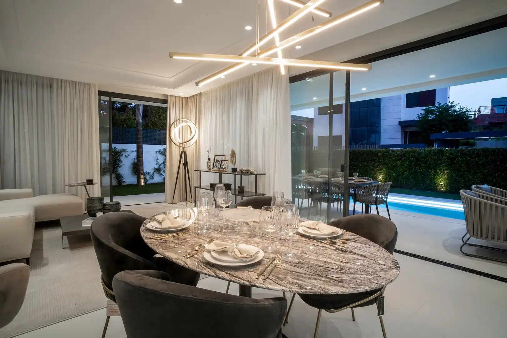 Comedor de Casa o chalet en venta en Marbella con Aire acondicionado, Calefacción y Jardín privado