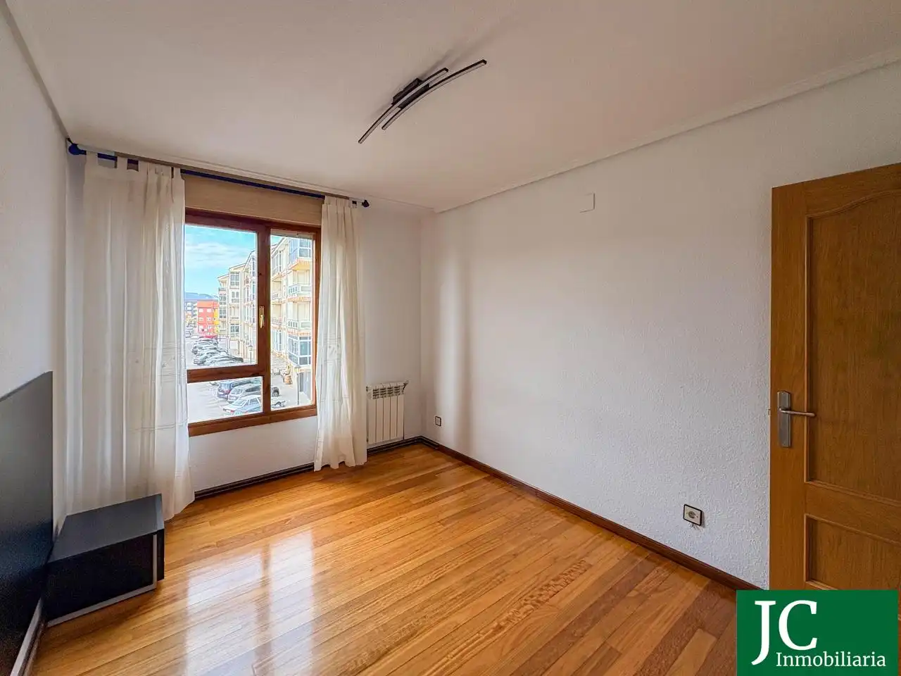 Schlafzimmer von Maisonette zum Verkauf in Colindres mit Heizung, Parkett und Terrasse