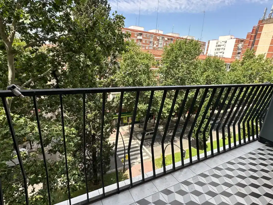 Außenansicht von Wohnung zum Verkauf in  Zaragoza Capital mit Balkon