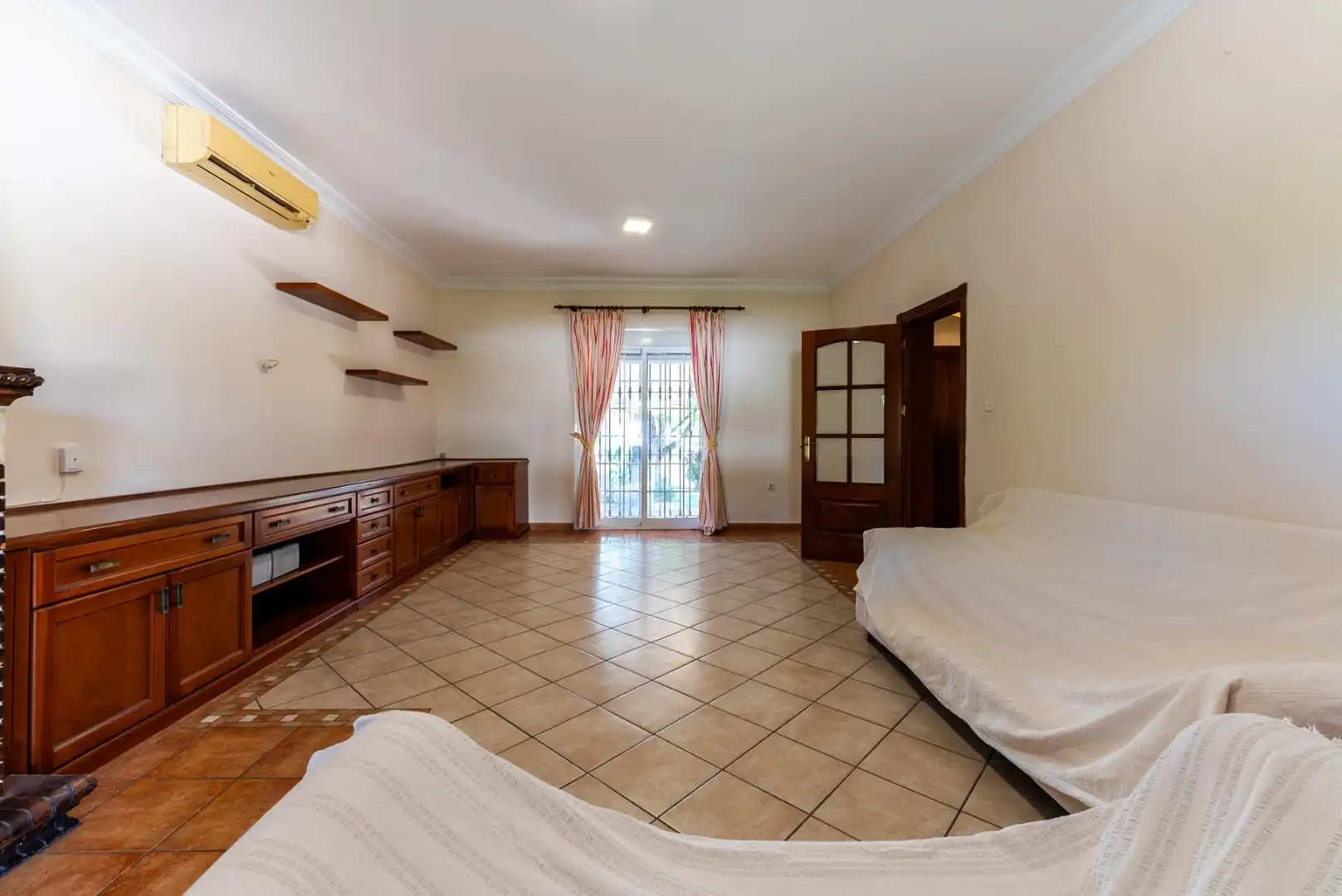 Sala de estar de Casa o chalet en venta en Palomares del Río con Aire acondicionado, Calefacción y Jardín privado