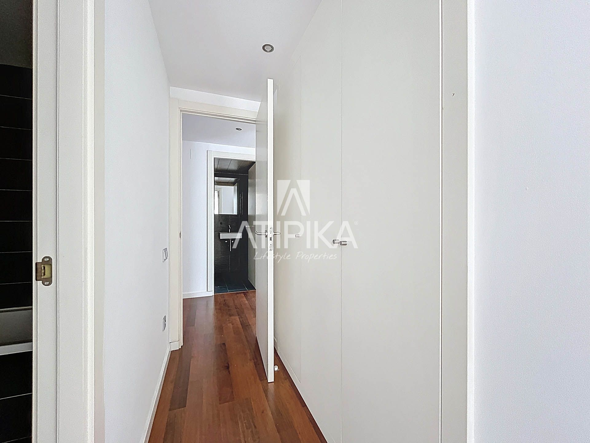Flat for sale in  Barcelona Capital  with Air Conditioner, Parquet flooring and Storage room