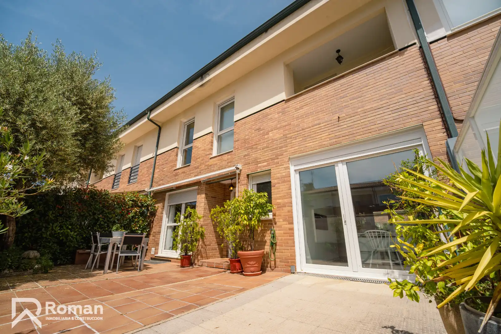 Vista exterior de Casa adosada en venta en Ezcabarte con Calefacción, Parquet y Terraza
