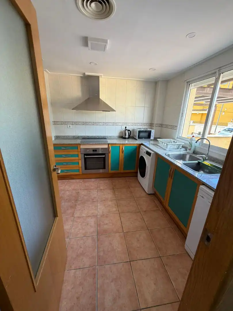 Cocina de Casa adosada de alquiler en Alzira con Aire acondicionado, Jardín privado y Terraza
