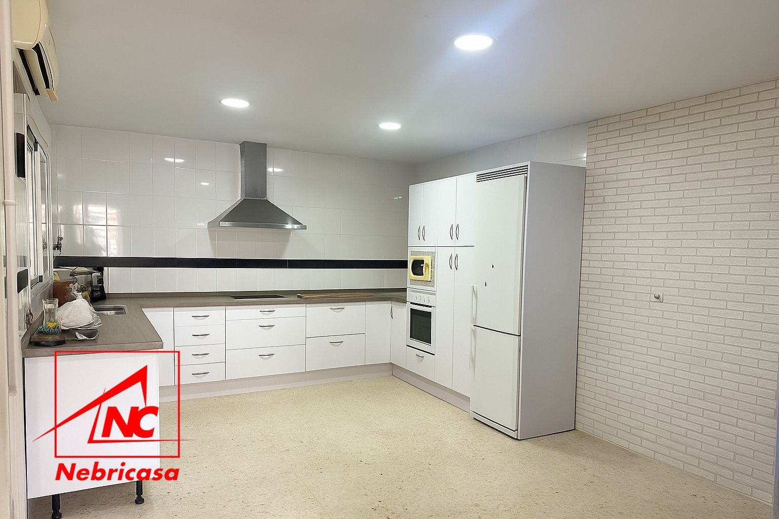 Cuina de Casa o xalet en venda en El Cuervo de Sevilla amb Aire condicionat i Terrassa