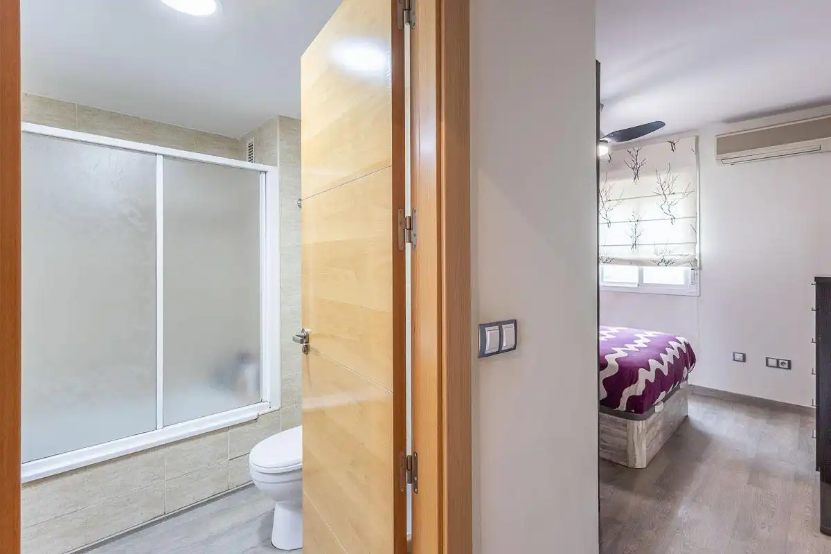 Bathroom of Flat for sale in Granada
