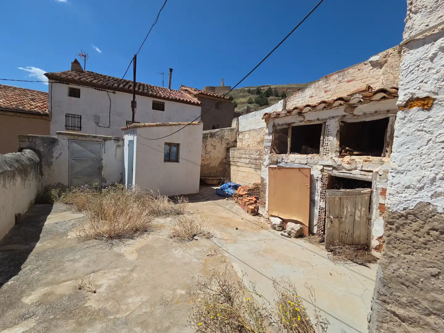Vista exterior de Casa o xalet en venda en Alfambra amb Terrassa i Moblat