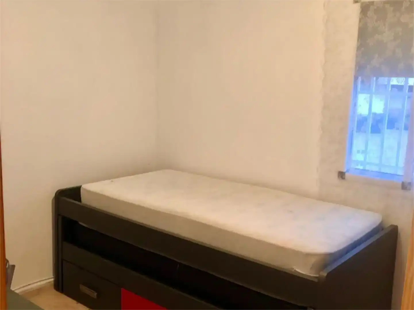 Dormitori de Pis en venda en  Melilla Capital amb Aire condicionat i Balcó