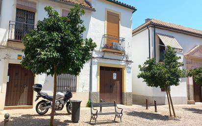 Vista exterior de Casa o xalet en venda en  Córdoba Capital amb Aire condicionat, Terrassa i Balcó