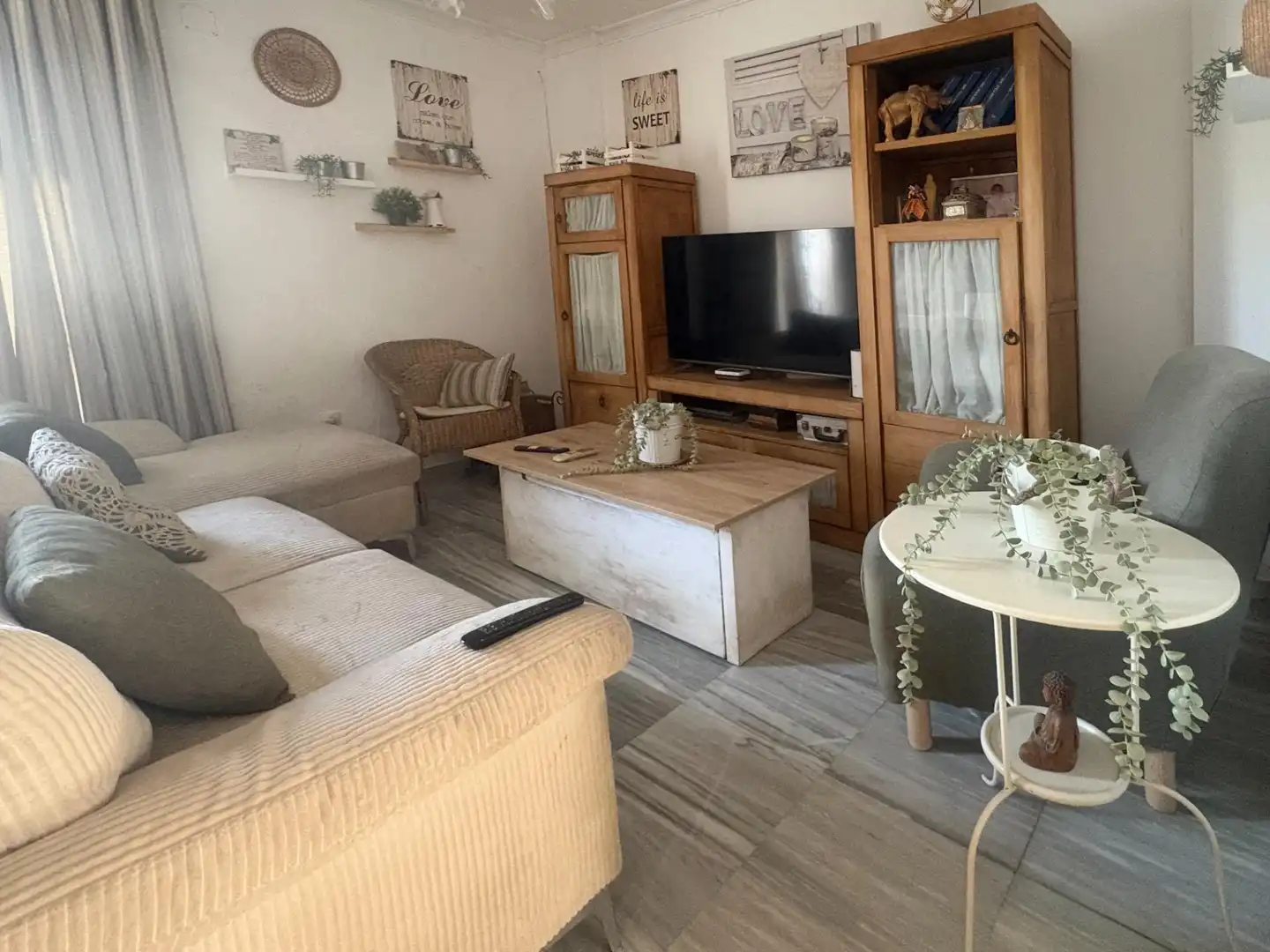 Sala d'estar de Casa adosada en venda en Jerez de la Frontera amb Aire condicionat