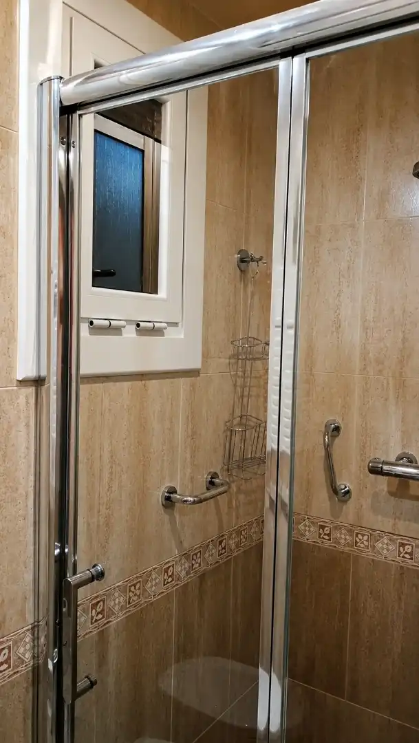 Bany de Pis en venda en Esplugues de Llobregat amb Calefacció