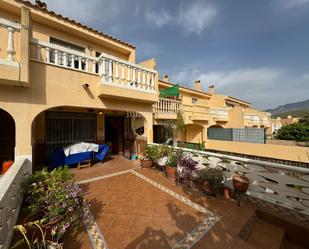 Vista exterior de Casa adosada en venda en El Campello amb Terrassa i Balcó