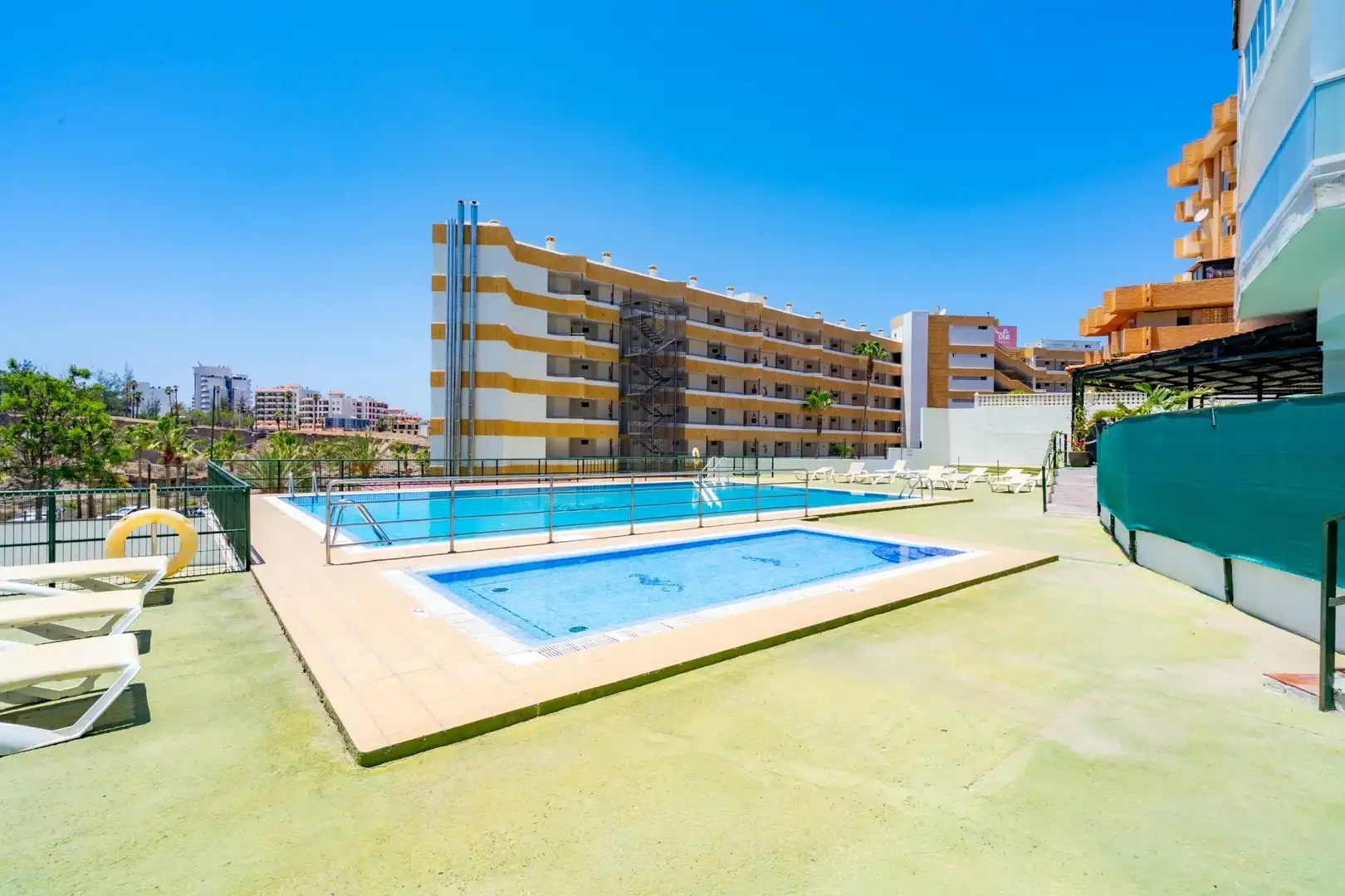 Piscina de Pis en venda en Adeje amb Piscina comunitària