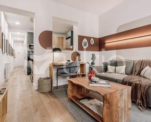 Sala d'estar de Apartament de lloguer en  Madrid Capital amb Aire condicionat, Calefacció i Moblat