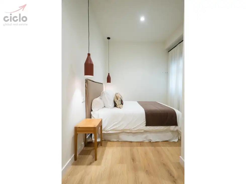 Habitación de Piso de alquiler en Sevilla con Terraza, Piscina y Amueblado