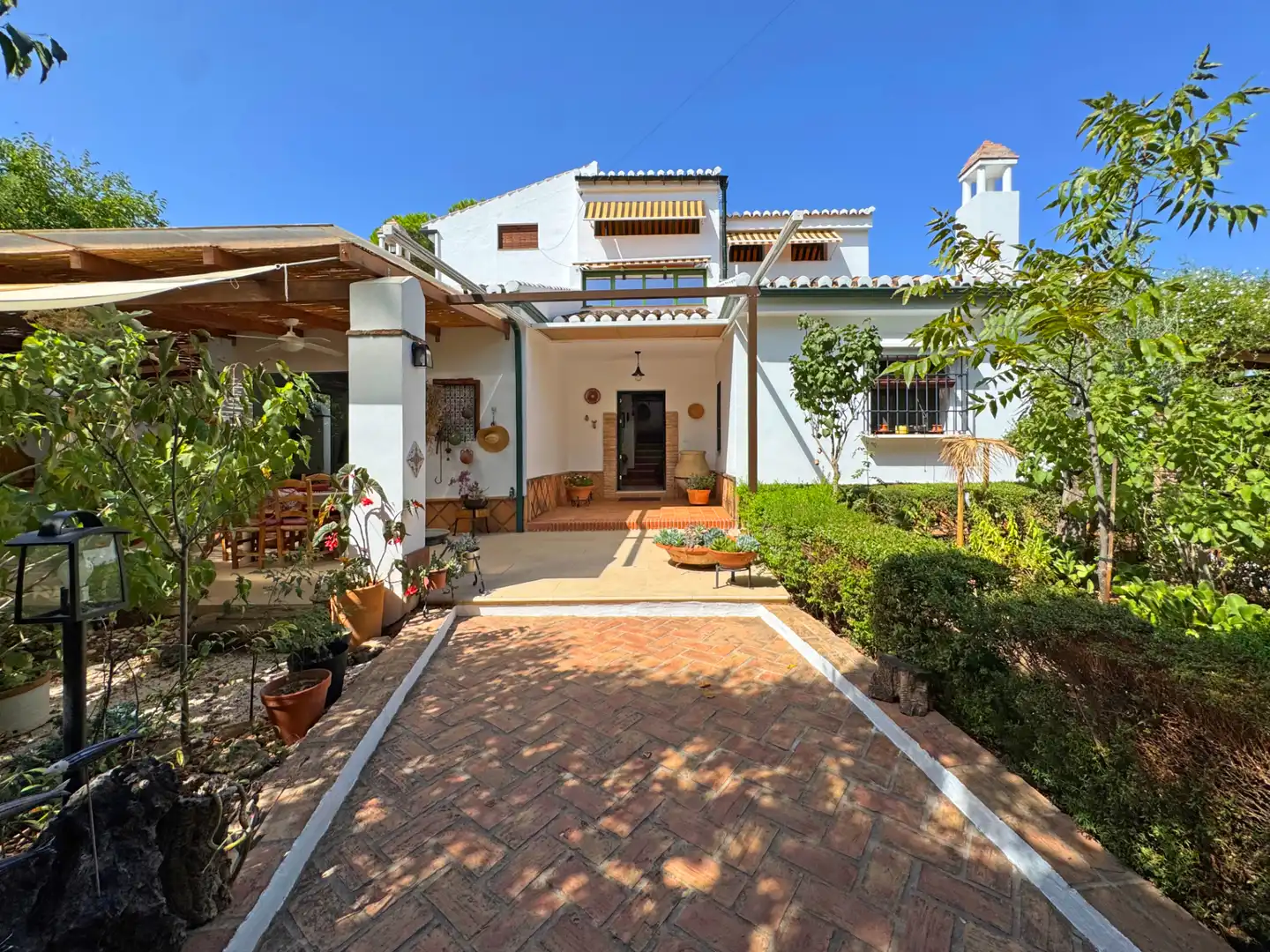 Vista exterior de Casa o xalet en venda en Alhaurín de la Torre amb Aire condicionat, Calefacció i Jardí privat