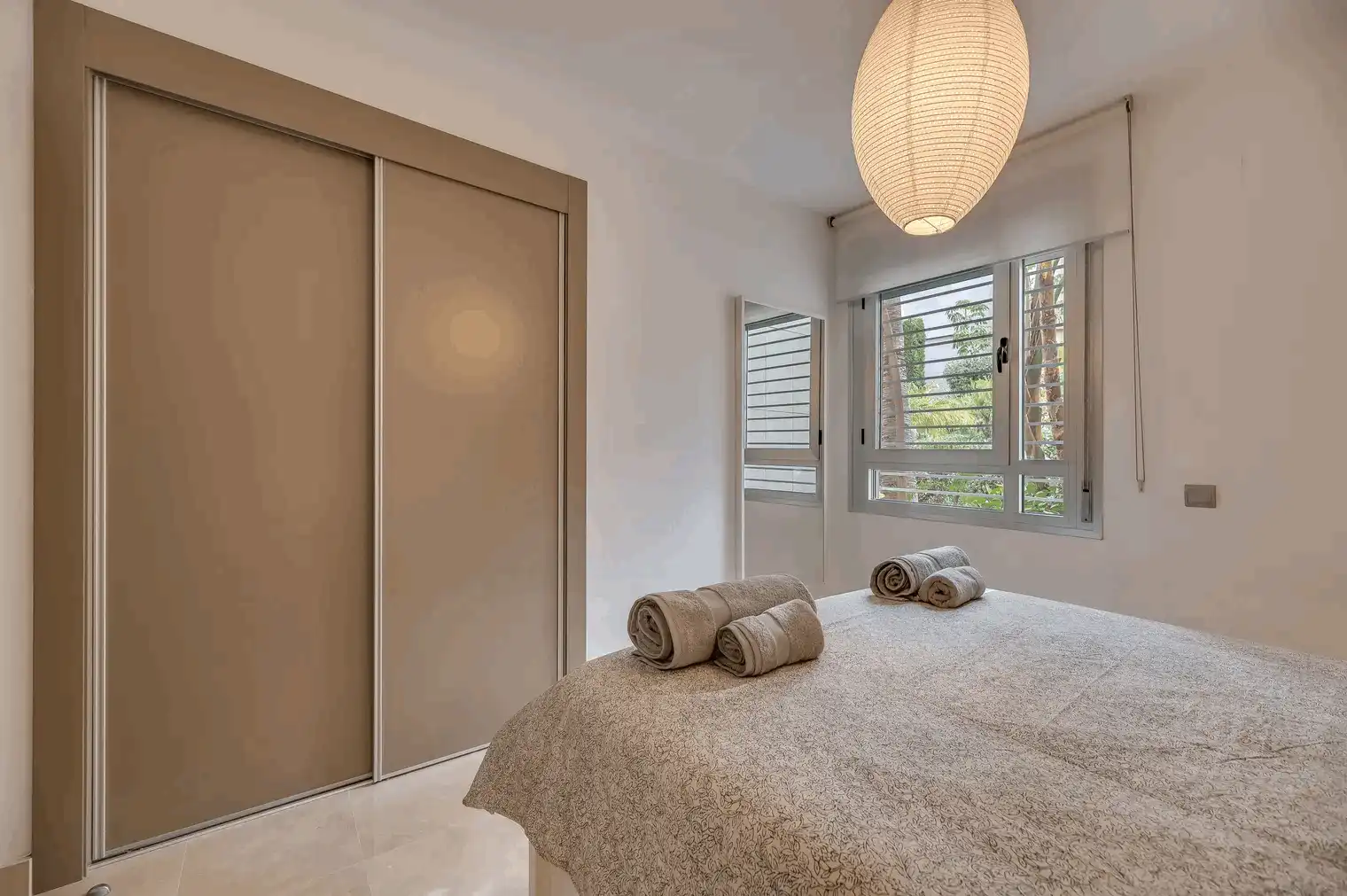 Habitación de Planta baja en venta en Benahavís con Aire acondicionado, Terraza y Trastero