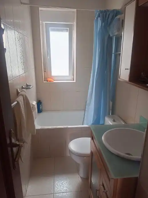 Baño de Piso de alquiler en  Pamplona / Iruña con Calefacción, Parquet y Amueblado