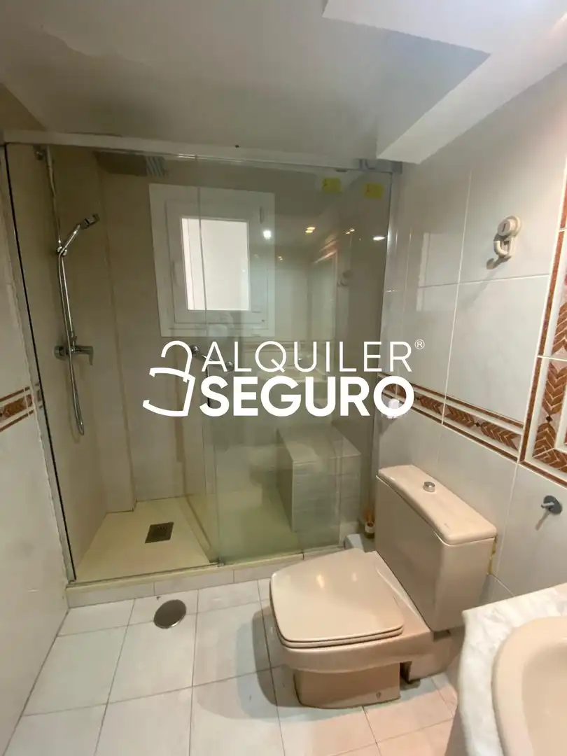 Baño de Piso de alquiler en Guadalajara con Calefacción y Amueblado