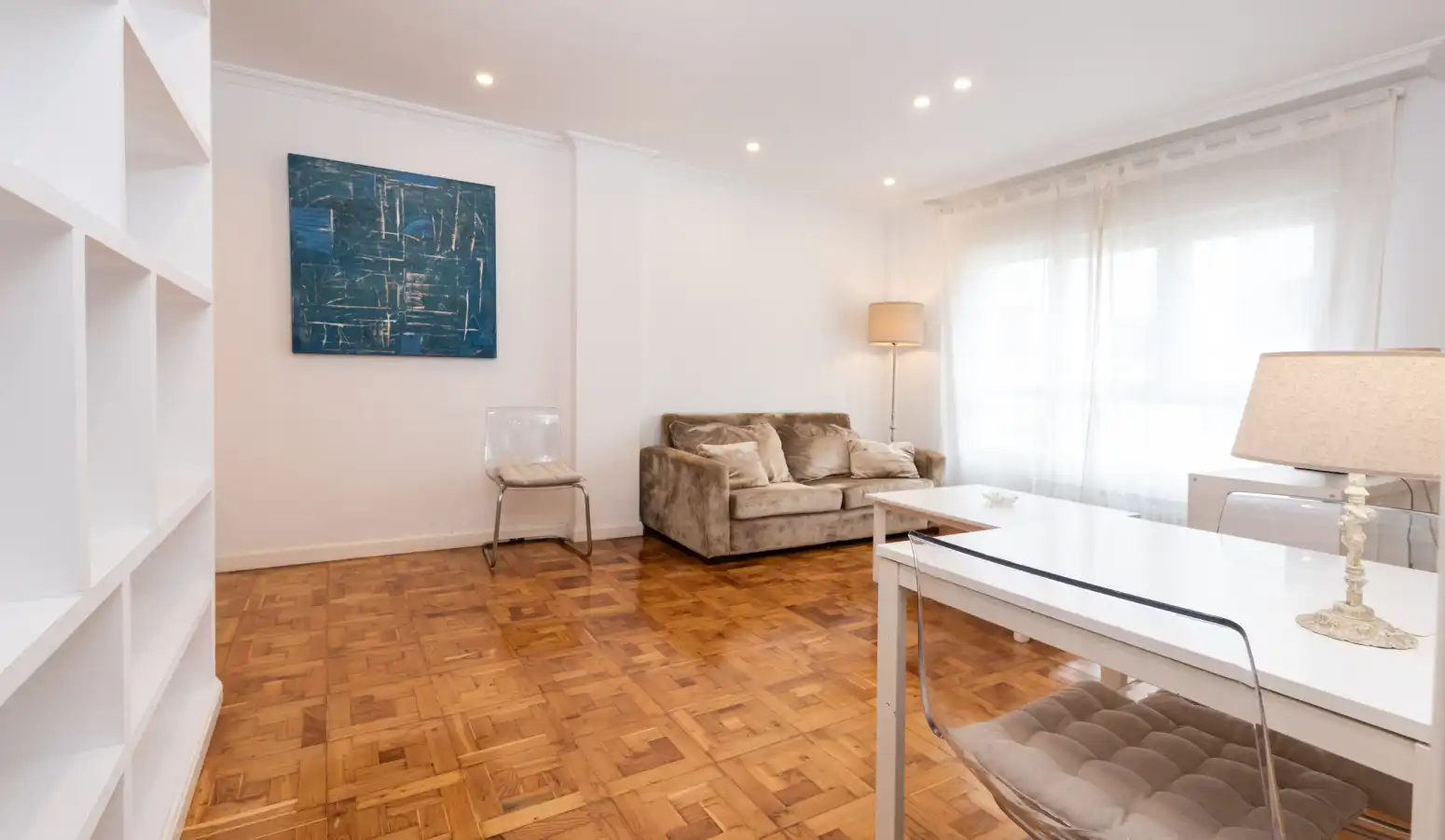 Sala de estar de Piso en venta en Oviedo  con Calefacción y Parquet