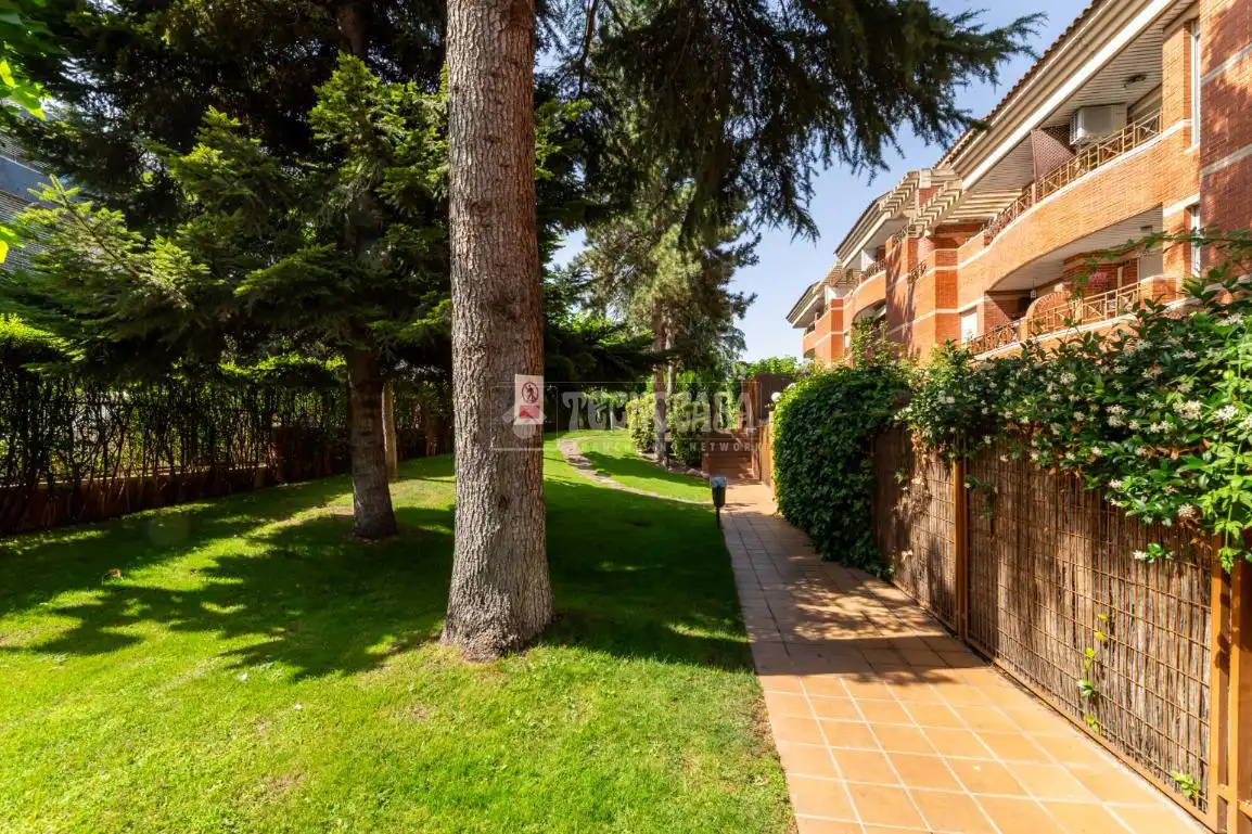 Jardín de Piso en venta en Las Rozas de Madrid con Calefacción y Terraza
