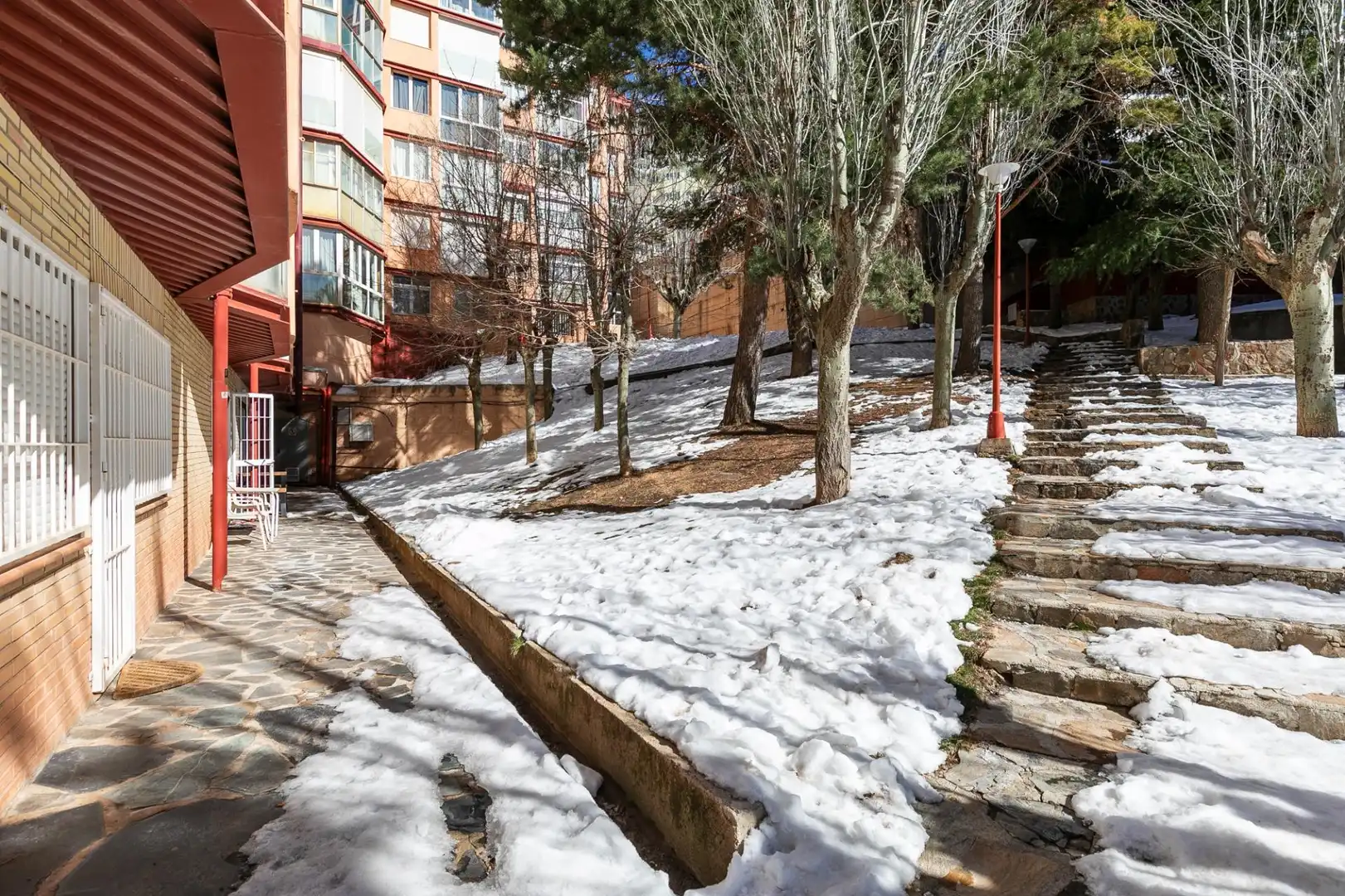 Außenansicht von Maisonette zum Verkauf in Sierra Nevada mit Heizung, Parkett und Abstellraum
