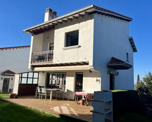 Vista exterior de Casa o xalet en venda en Medio Cudeyo amb Terrassa