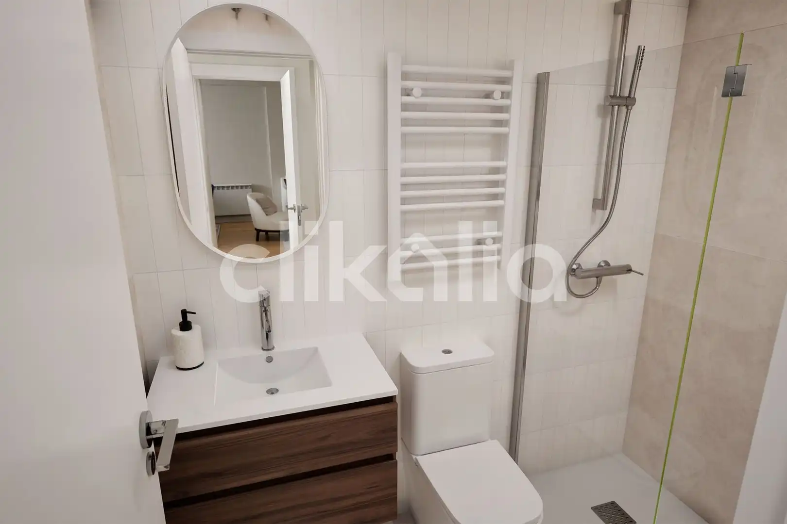 Bathroom of Flat for sale in Madrid  with Air Conditioner and Heating