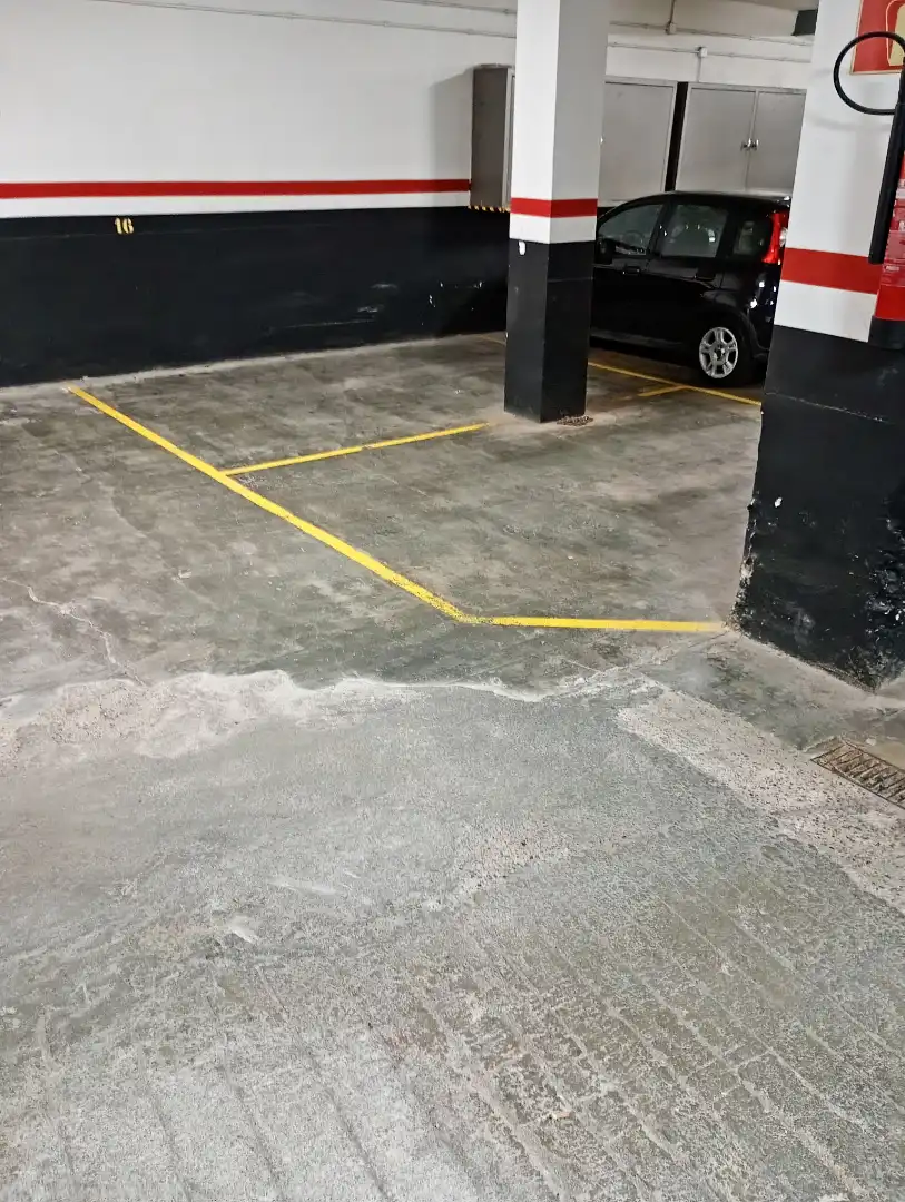Einzelparkplatz zum Verkauf in Carrer de la Democràcia 68, imagen 2