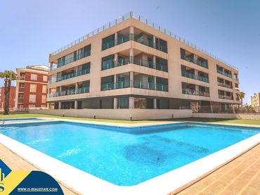 Pis amb piscina en venda a La Mata