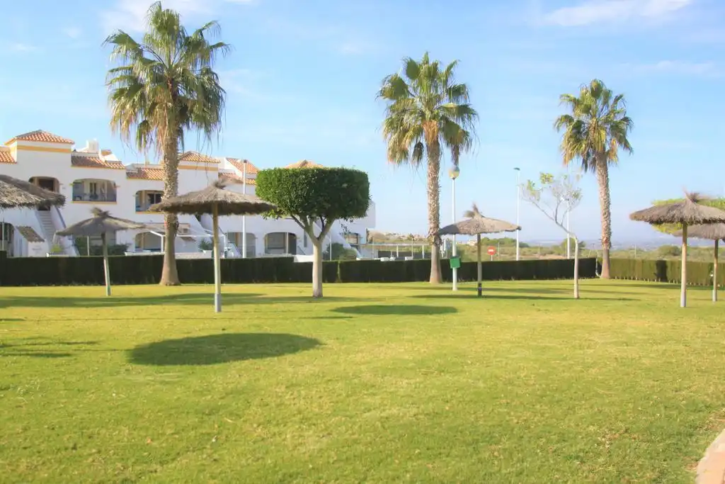 Vista exterior de Casa adosada en venta en Santa Pola con Terraza, Piscina y Piscina comunitaria
