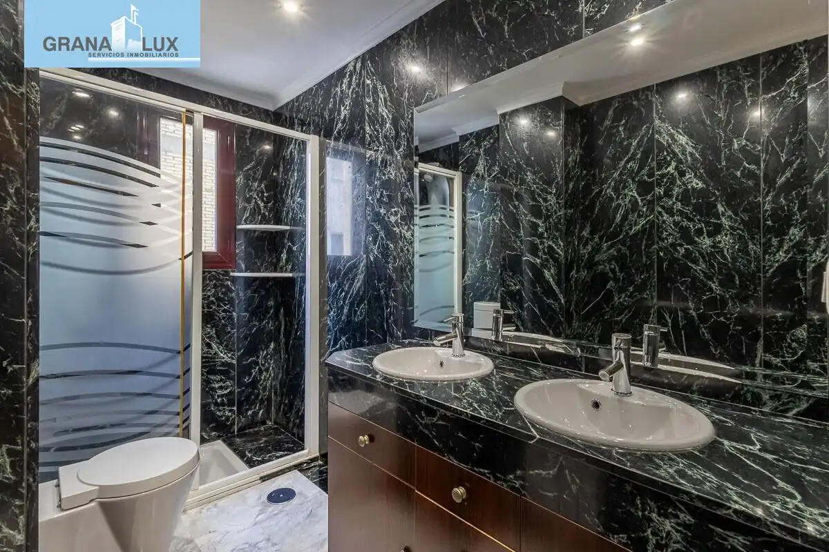 Baño de Dúplex en venta en Granada con Aire acondicionado, Calefacción y Terraza