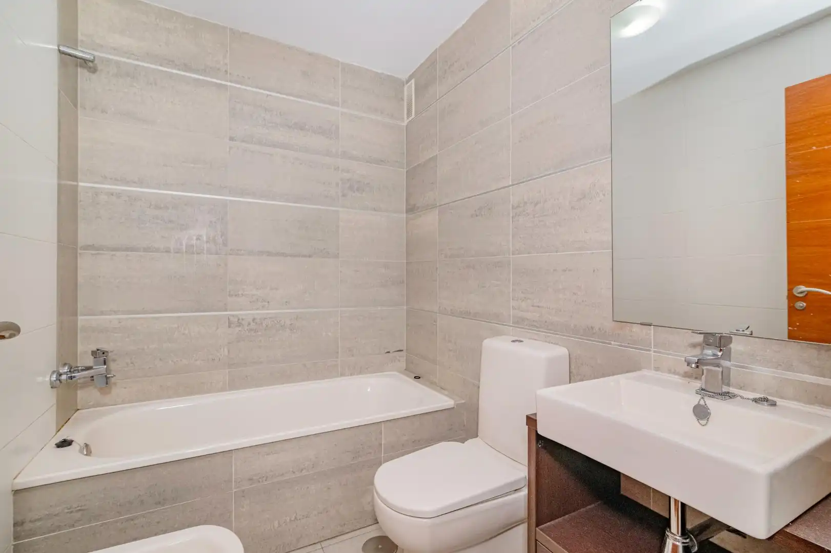 Baño de Piso en venta en Granada con Aire acondicionado, Calefacción y Parquet