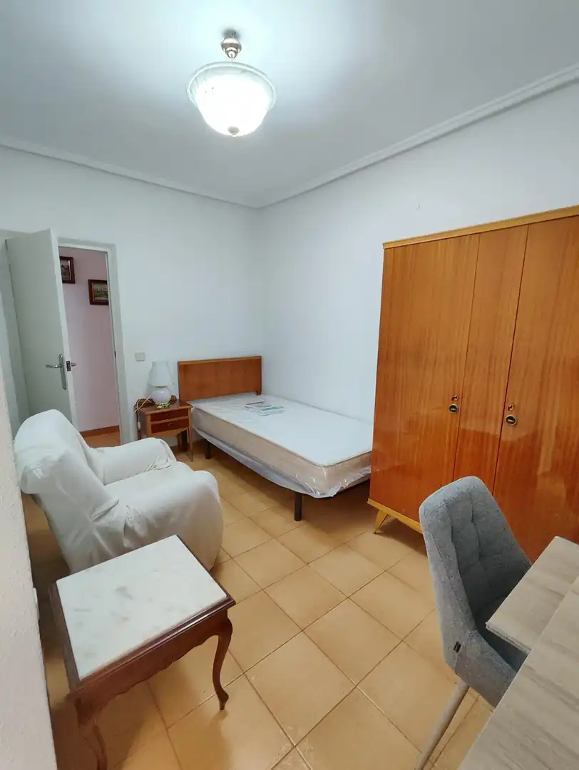 Schlafzimmer von Wohnung zur Miete in Valencia mit Klimaanlage, Heizung und Möbliert