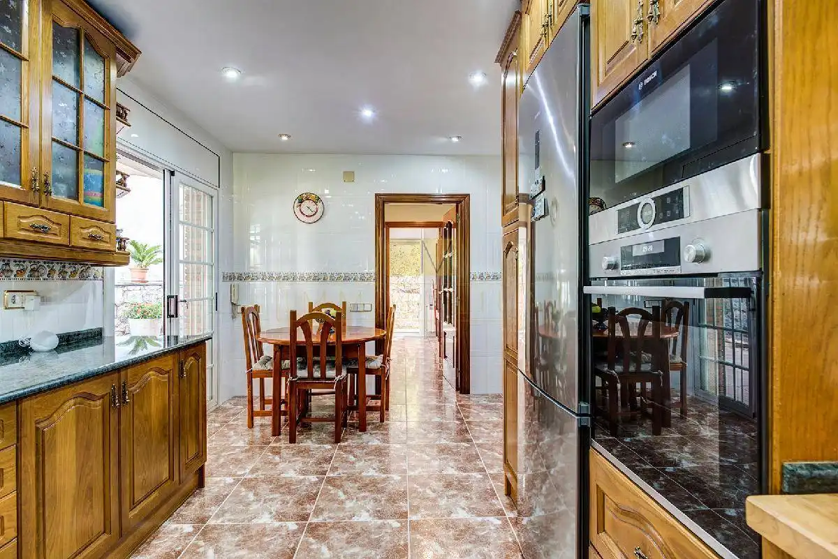 Cocina de Casa o chalet en venta en Vallirana con Aire acondicionado, Calefacción y Jardín privado