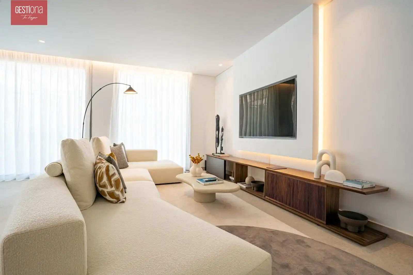 Wohnzimmer von Dachboden zum Verkauf in Benahavís mit Klimaanlage, Heizung und Privatgarten