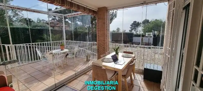 Terrassa de Casa o xalet en venda en Linares amb Aire condicionat, Calefacció i Jardí privat