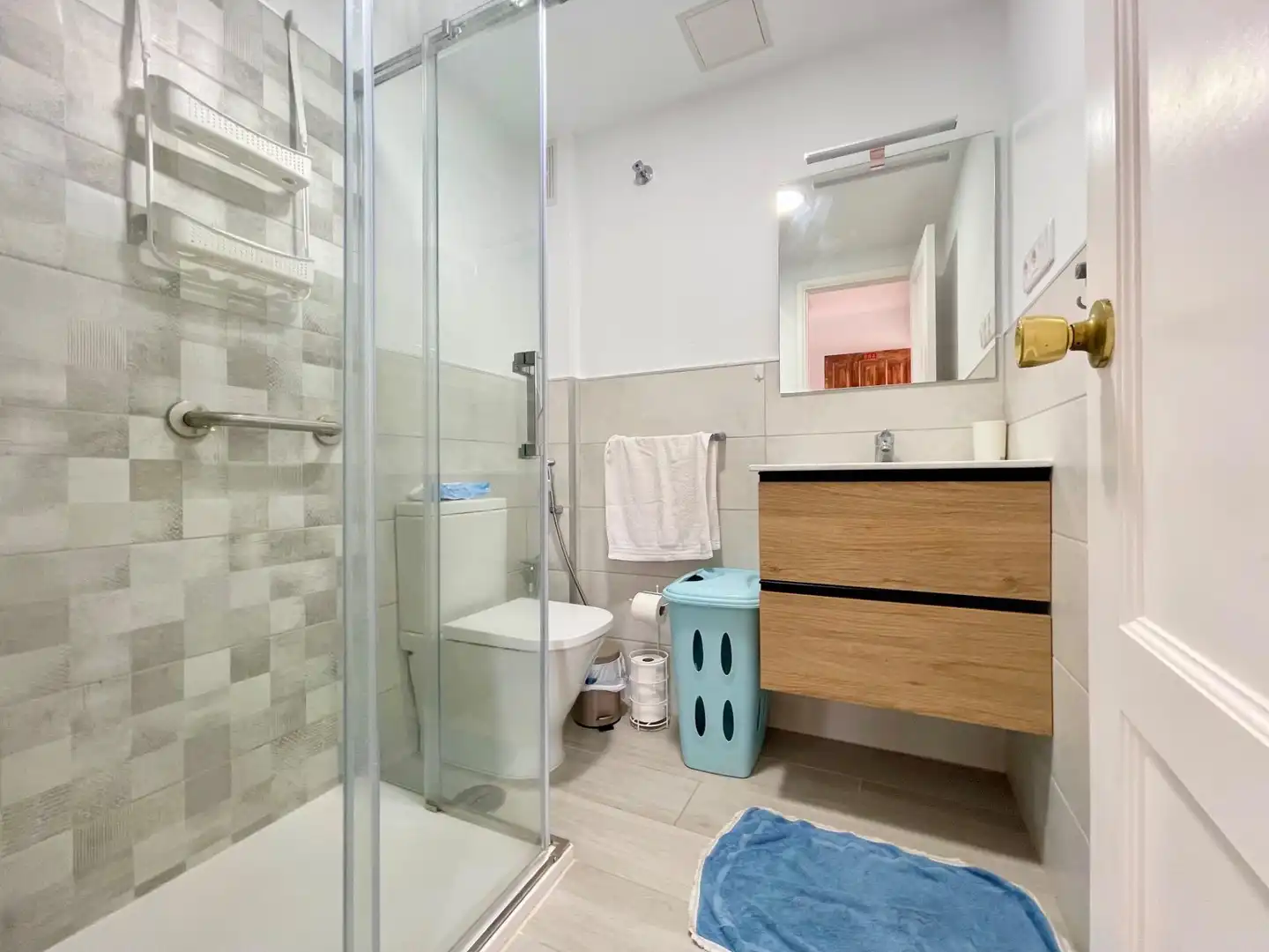 Bany de Apartament de lloguer en Mogán amb Moblat, Balcó i Piscina comunitària