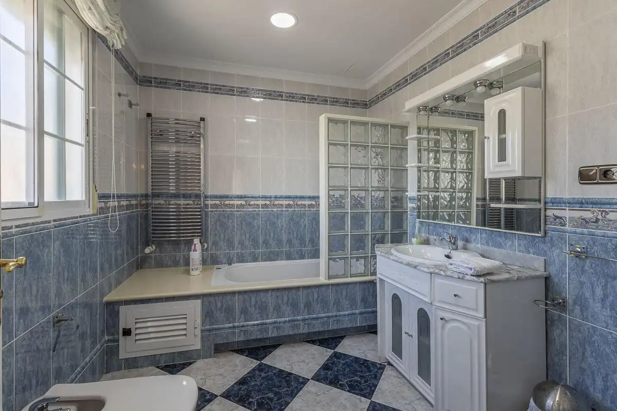 Baño de Casa o chalet en venta en Ítrabo con Calefacción, Jardín privado y Terraza