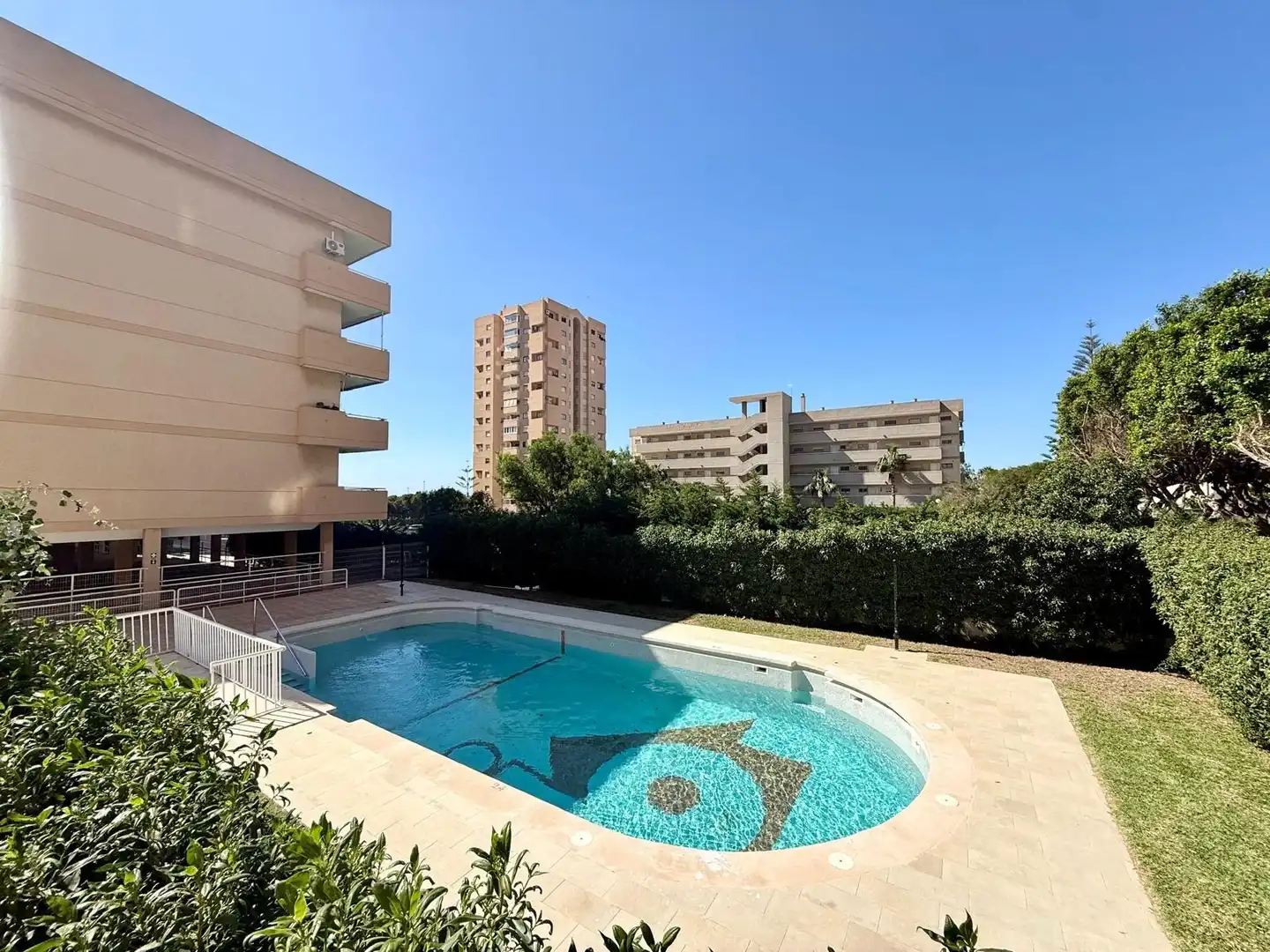 Swimming pool of Flat for sale in Roquetas de Mar  with Air Conditioner, Heating and Terrace