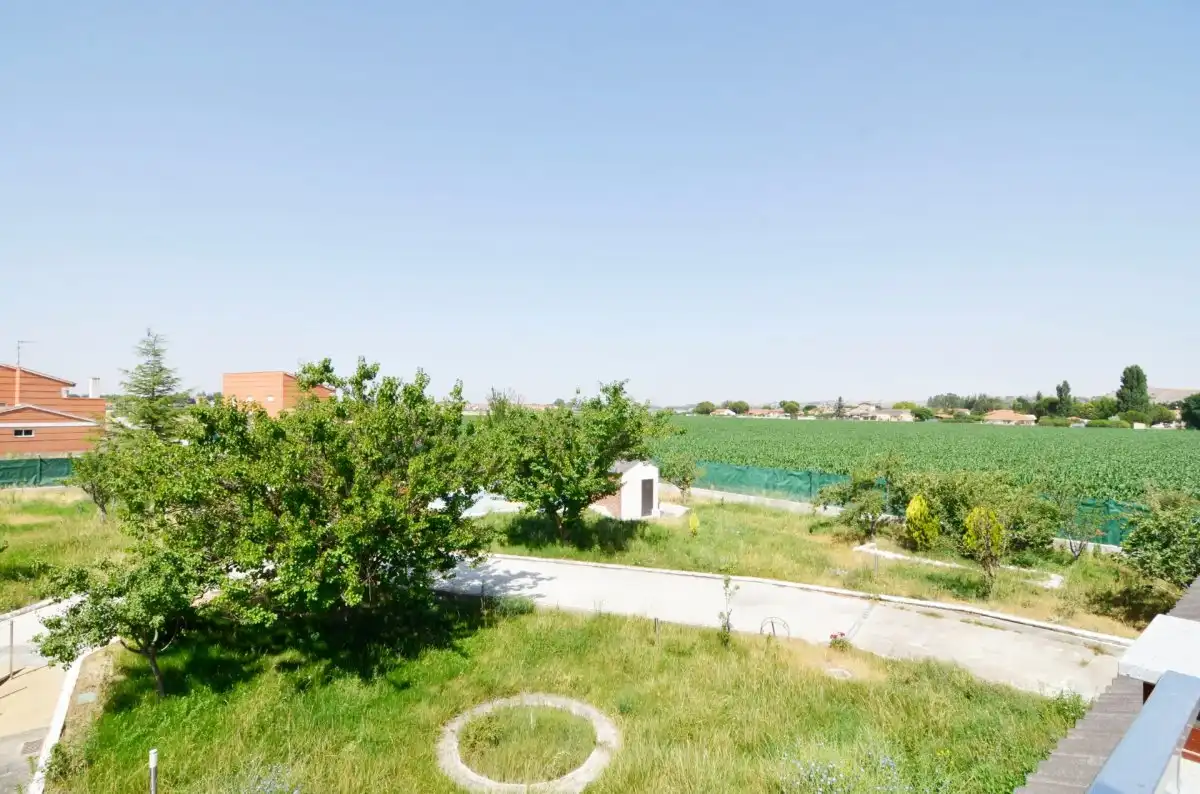 Casa o xalet en venda en Calvarrasa de Abajo amb Terrassa, Piscina i Moblat