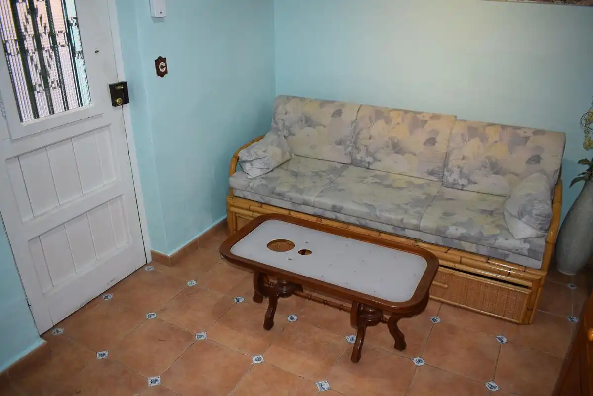 Sala d'estar de Casa adosada en venda en Almuñécar amb Terrassa, Moblat i Microones