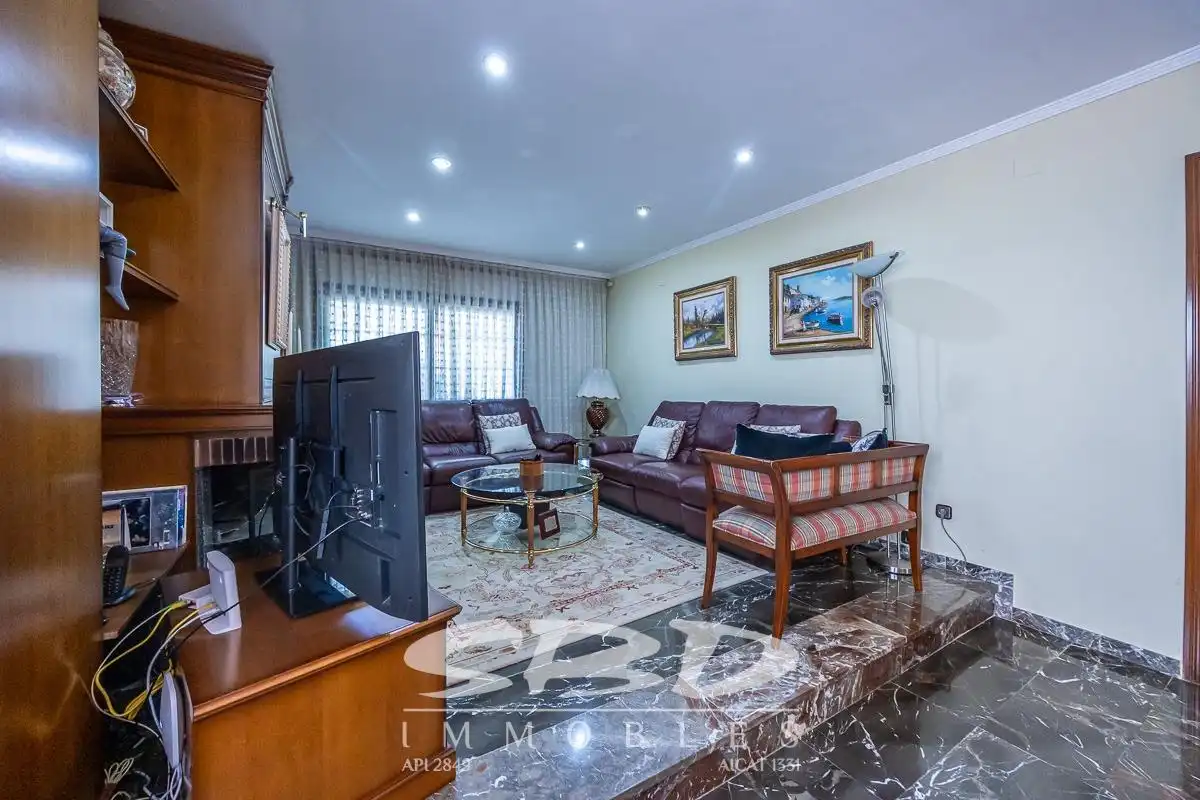 Sala d'estar de Casa o xalet en venda en Barberà del Vallès amb Aire condicionat, Calefacció i Terrassa