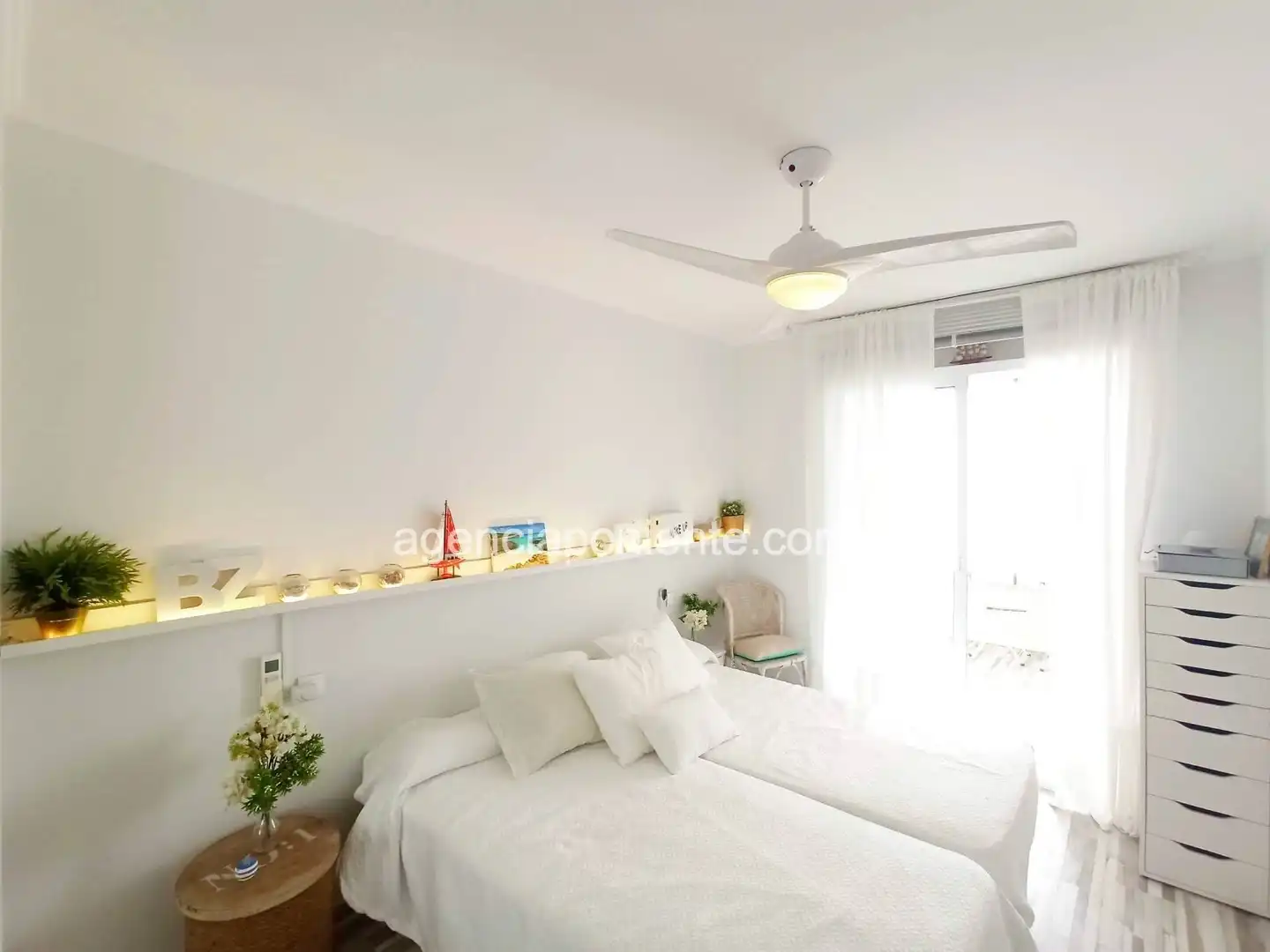 Habitación de Apartamento de alquiler en Finestrat con Aire acondicionado, Terraza y Amueblado