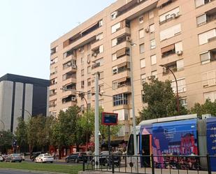 Vista exterior de Pis de lloguer en  Sevilla Capital amb Aire condicionat, Calefacció i Jardí privat