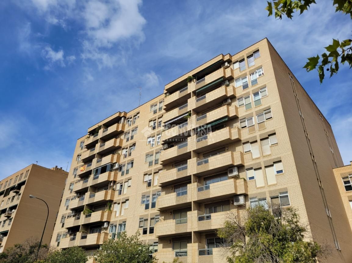 Exterior view of Flat for sale in  Zaragoza Capital  with Heating, Terrace and Balcony