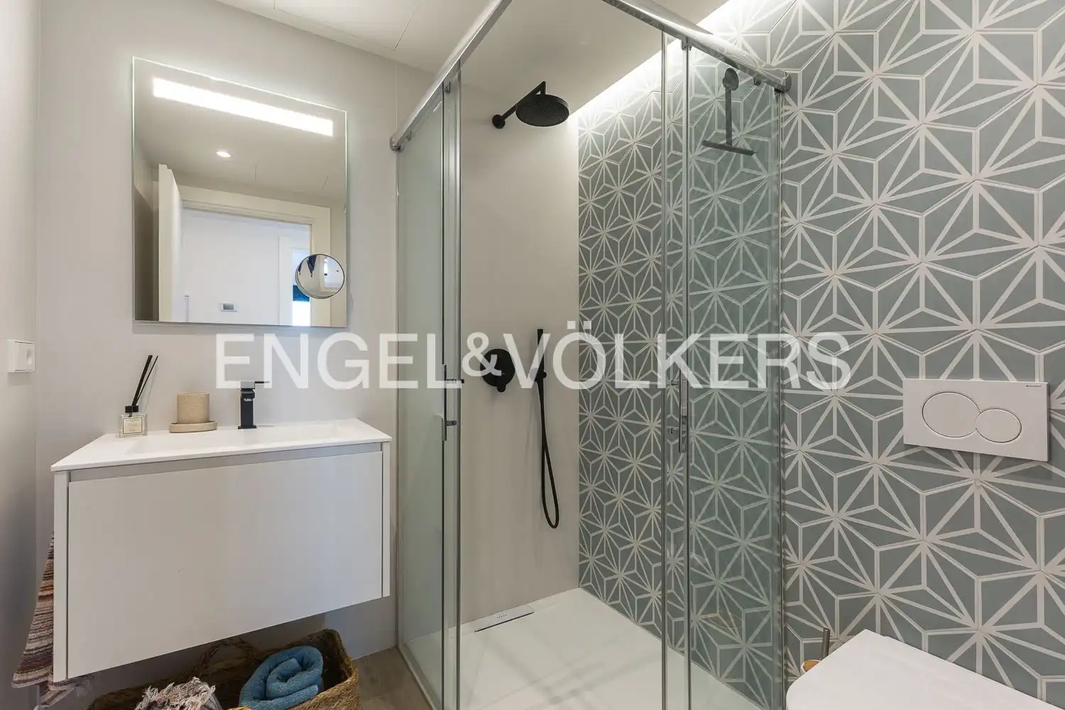 Bathroom of Flat for sale in Pedreguer  with Air Conditioner, Heating and Private garden