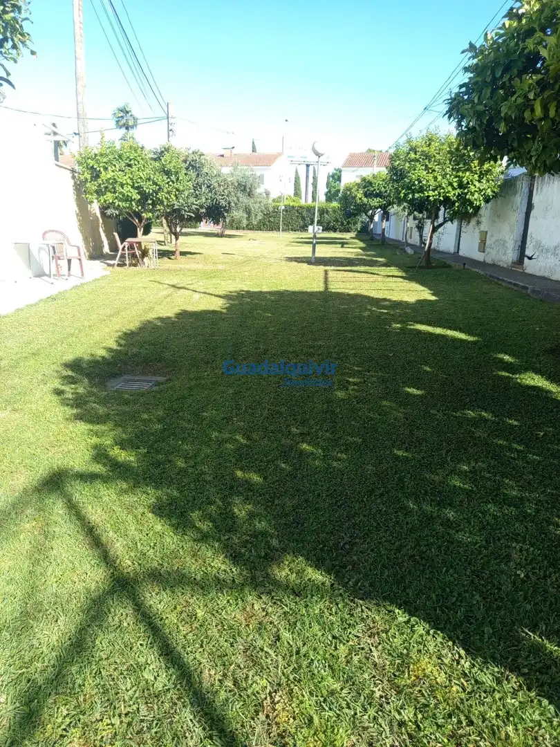 Casa adosada en venta en Montequinto con Aire acondicionado, Jardín privado y Trastero