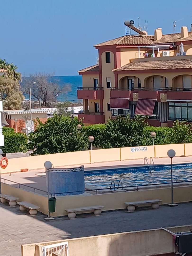 Piscina de Apartament en venda en Tavernes de la Valldigna amb Aire condicionat, Terrassa i Traster