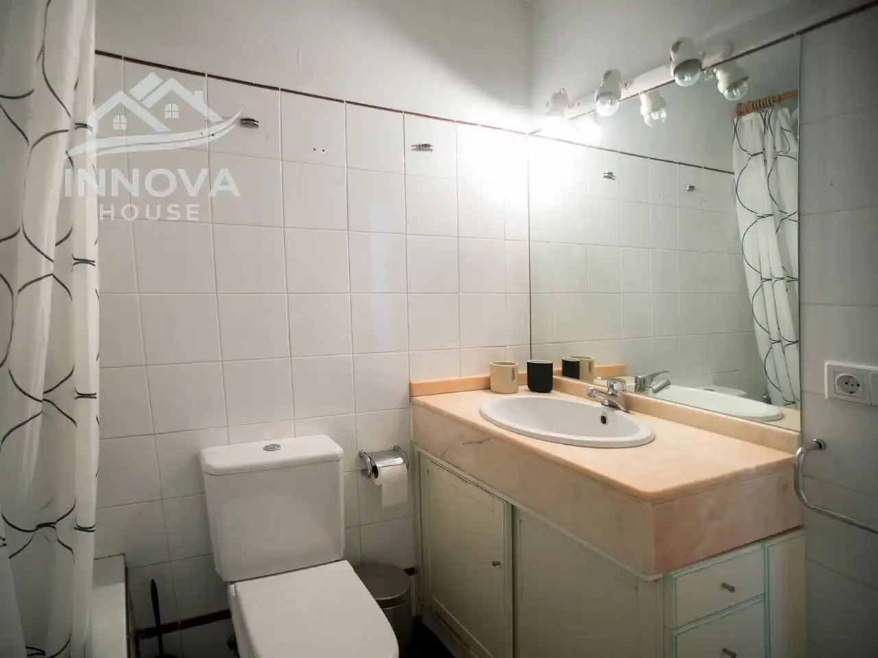 Baño de Piso para compartir en Segovia con Calefacción, Jardín privado y Amueblado