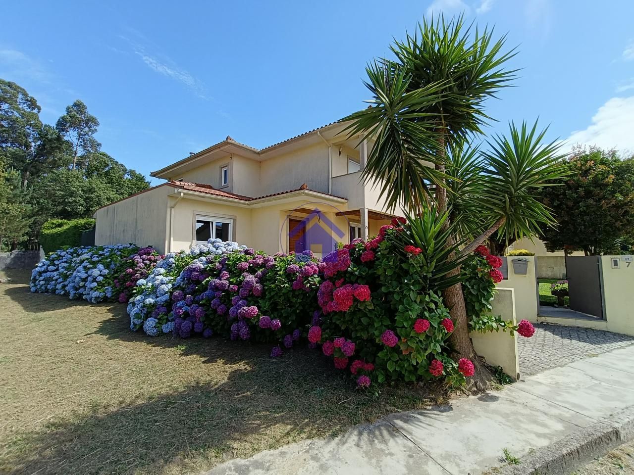 Vista exterior de Casa o xalet en venda en Tui amb Calefacció, Jardí privat i Parquet
